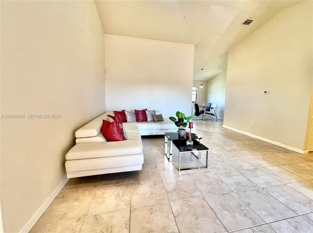 3-bedroom Condo — 22301 SW 88th Pl #3043