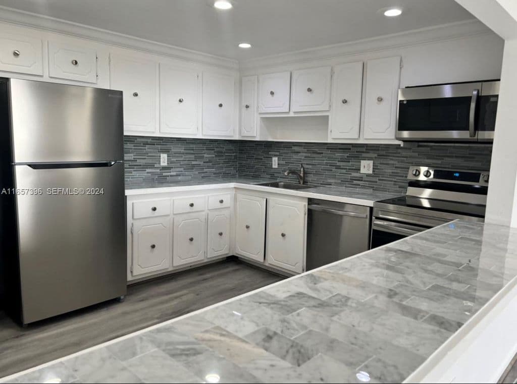 2+1 Condo — 13499 Biscayne Blvd APT 1205