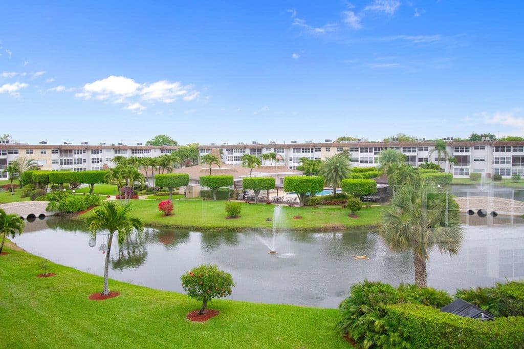 2-bedroom Condo — 3500 NW 48th #615