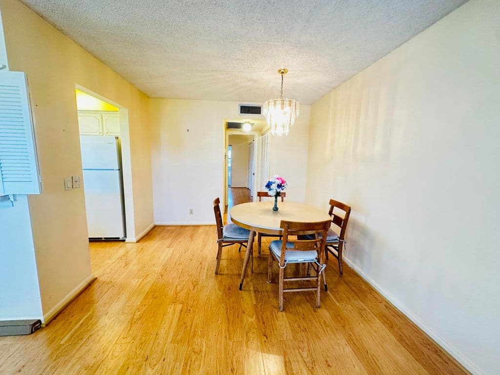 1-bedroom Condo — 269 Farnham L