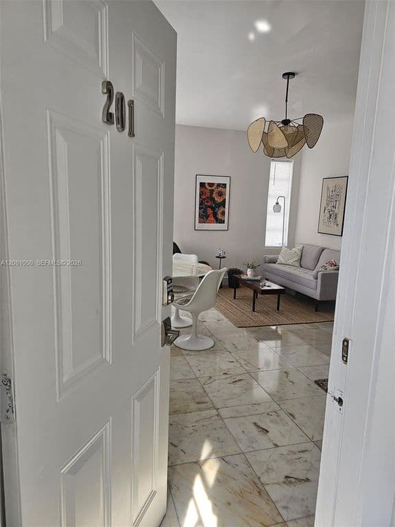 2+1 Condo — 801 8th St #201