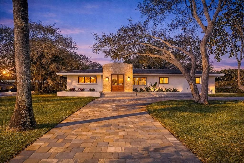 5-bedroom Single-Family Home — 12940 SW 73rd Ave
