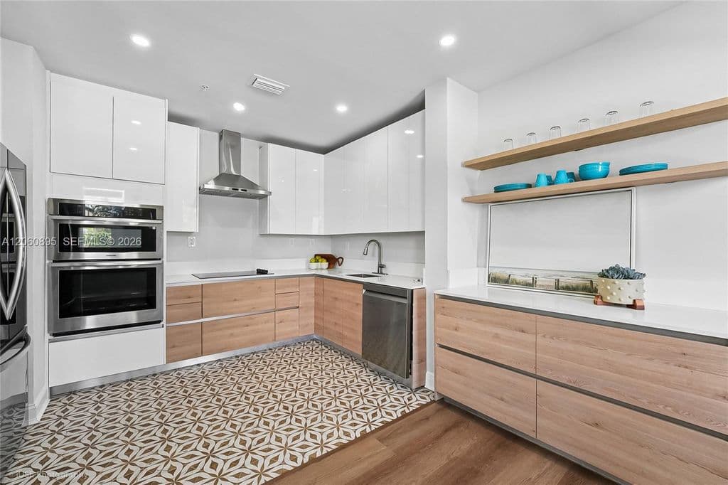 2+1 Condo — 1502 Jefferson Ave APT 301