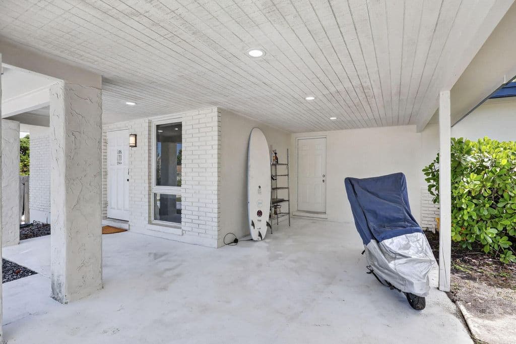 5-bedroom Single-Family Home — 840 Bradley Street