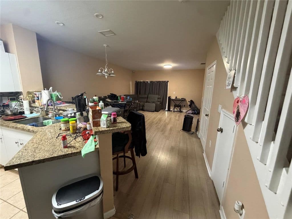 3+1 Mülk — 550 Saint Tropez Ln