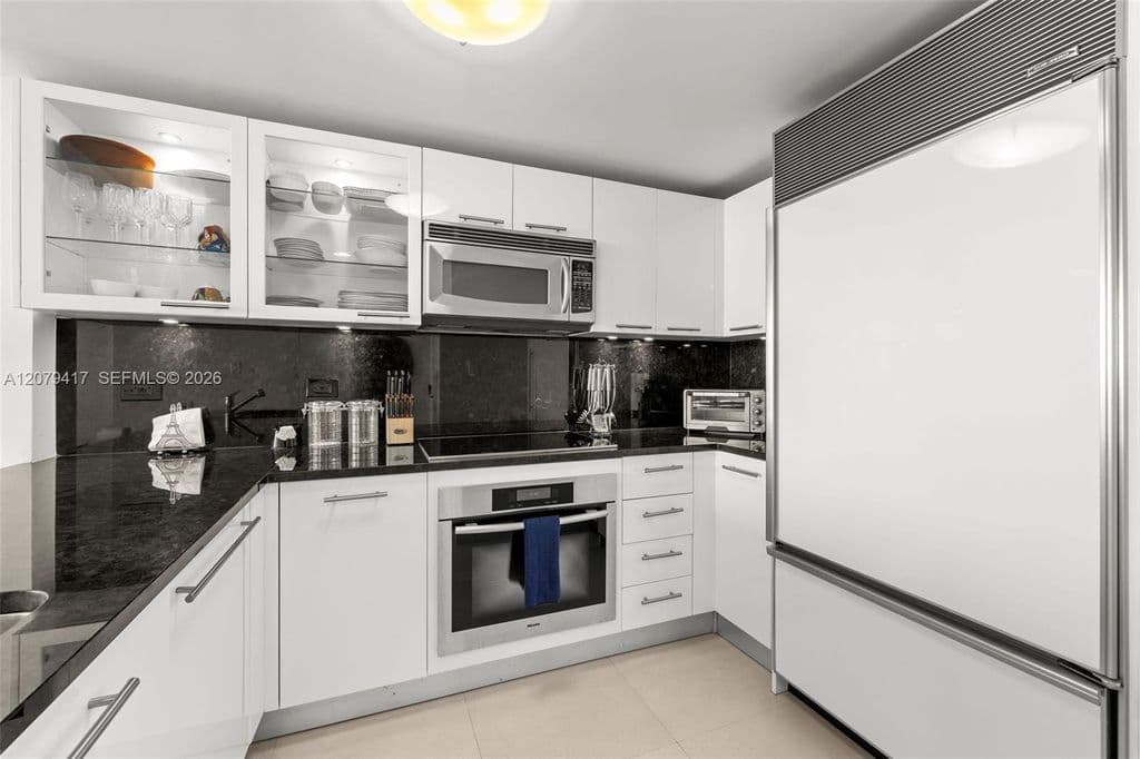 1+1 Condo — 6801 Collins Ave #1401