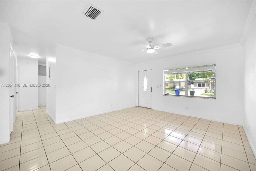 3+1 Müstakil ev — 304 SW 77th Ave