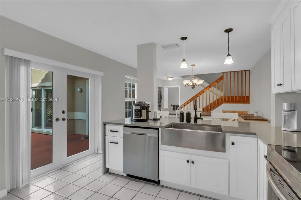 3-bedroom Property — 11022 Chandler Dr