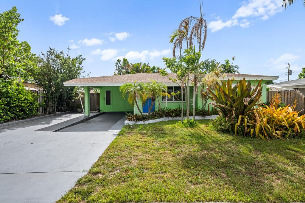 2-bedroom Single-Family Home — 4860 NE 6th Avenue