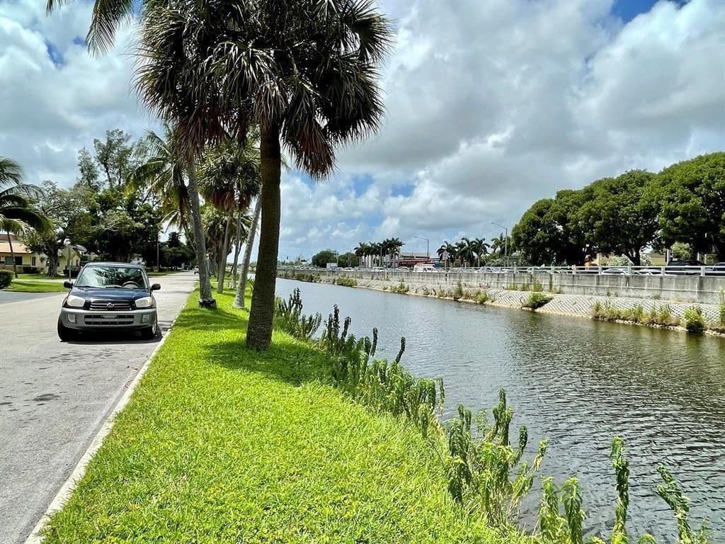 2+1 Condo — 230 SW 1st Street #G-8