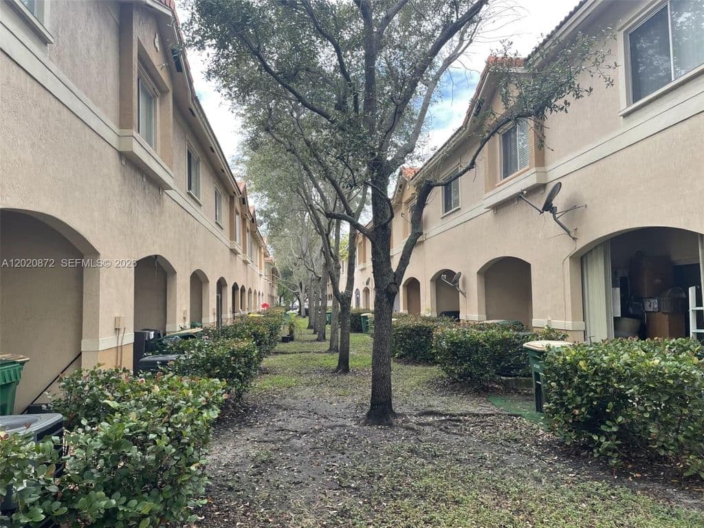 2+1 Mülk — 8835 S Isles Cir