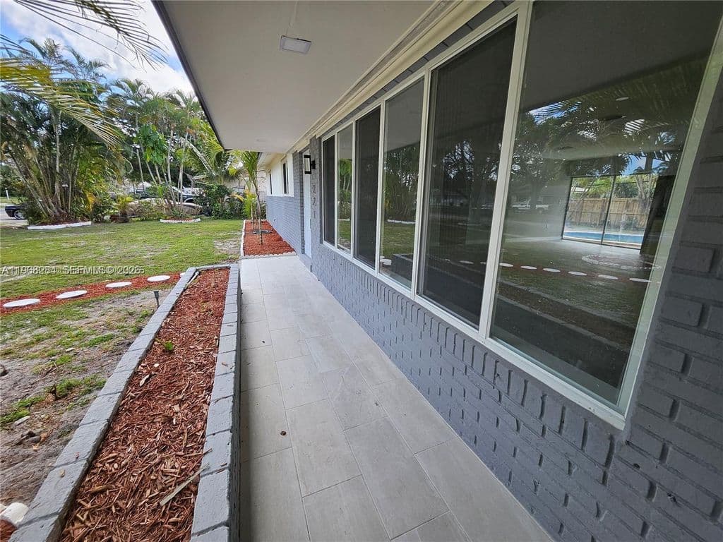 4+1 Müstakil ev — 221 SW 53rd Ave