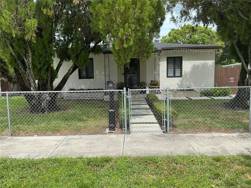 2-bedroom Single-Family Home — 201 SW 62nd Ave