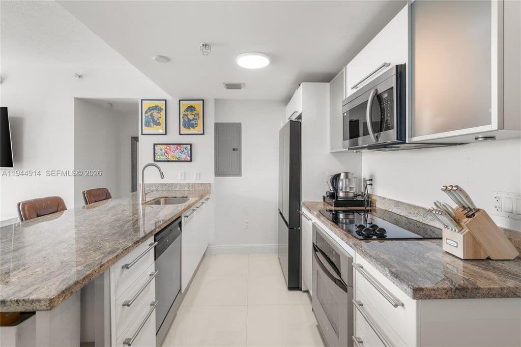 2-bedroom Condo — 185 SW 7th St APT 2702