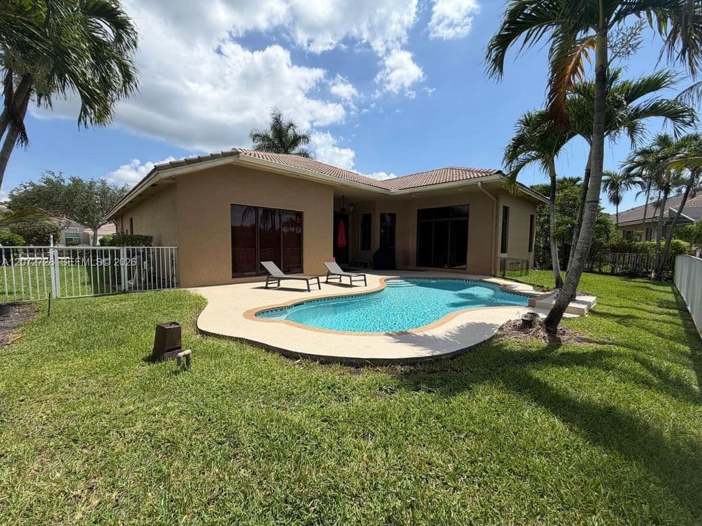 4+1 Müstakil ev — 19162 SW 65th St