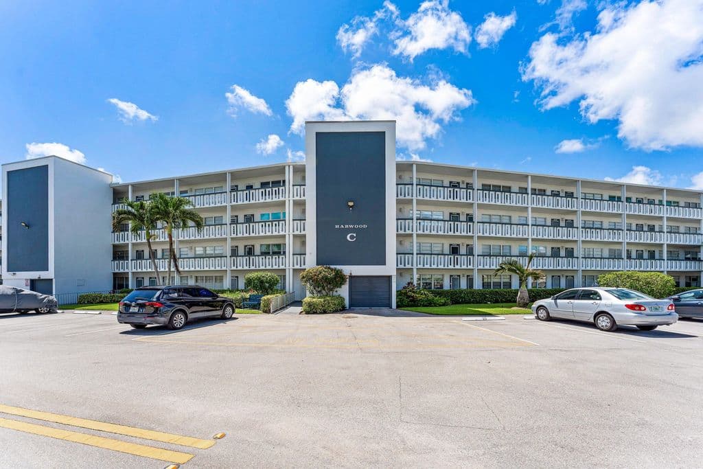 1-bedroom Condo — 1017 Harwood C