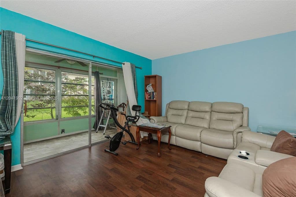 2+1 Condo — 7200 NW 4th Pl APT 101