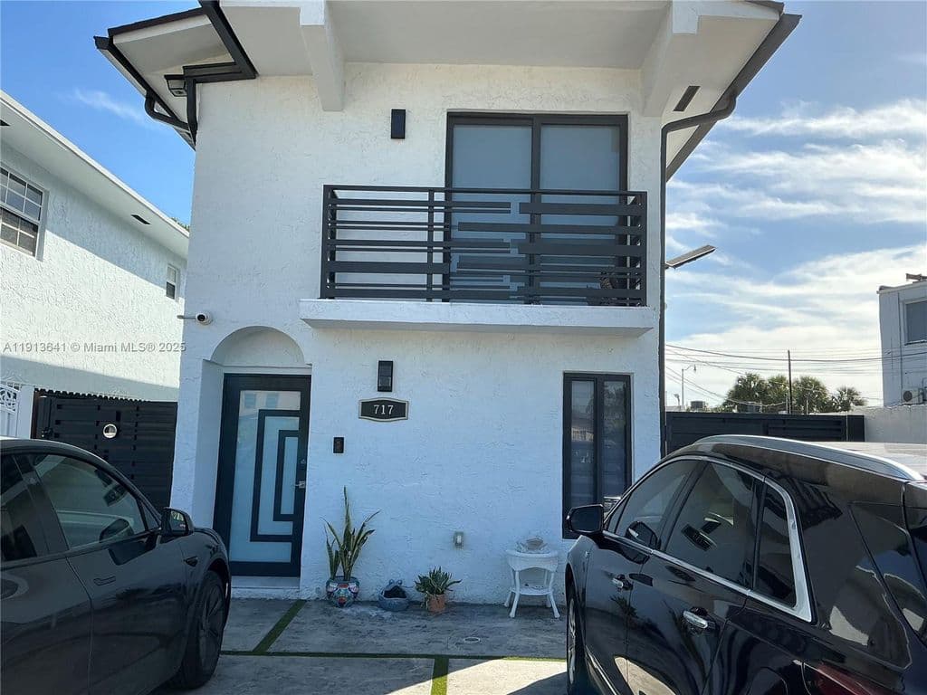 4-bedroom Single-Family Home — 717 Tamiami Canal Rd