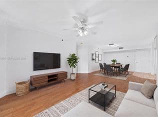 2+1 Condo — 3600 Mystic Pointe Dr APT 310, Aventura, 33180