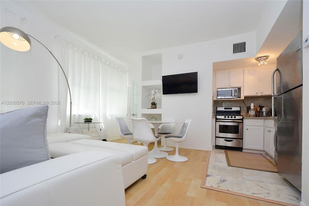 2+1 Condo — 1342 Drexel Ave APT 105