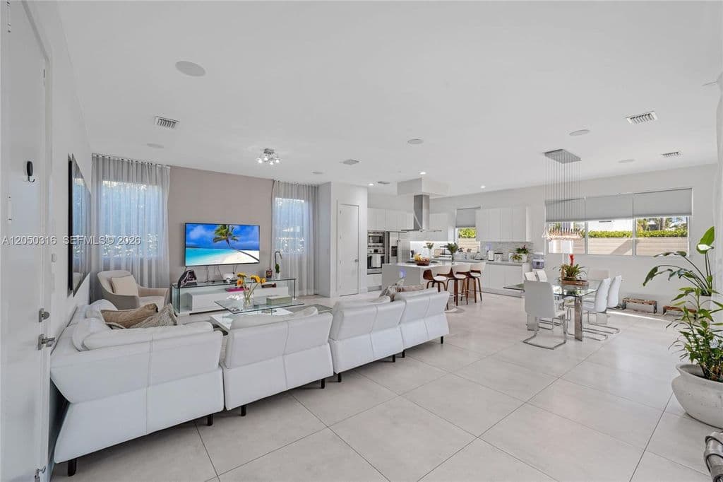 6+1 Müstakil ev — 7515 NW 99th Ave
