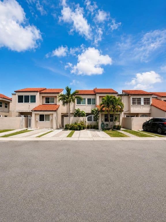 2+1 Mülk — 6492 SW 129th Ave