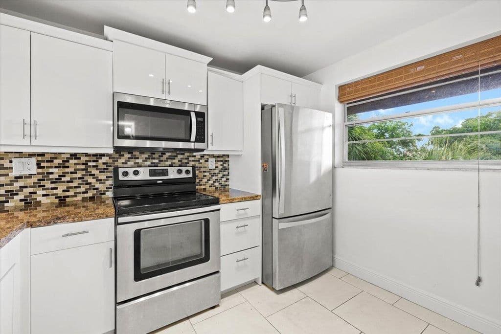 3-bedroom Condo — 1831 Sabal Palm Drive #403