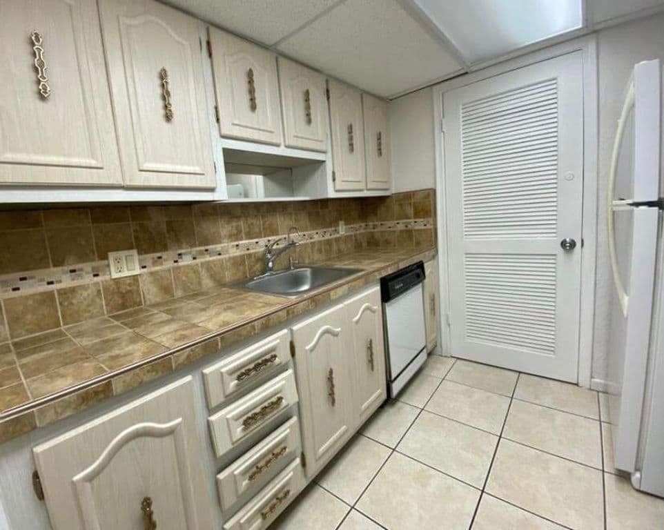 1+1 Condo — 301 Croton Avenue #407