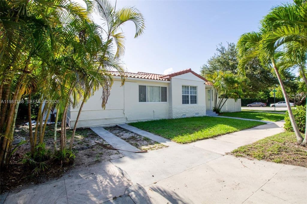 4+1 Müstakil ev — 2727 Calusa St