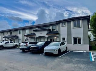 3-bedroom Townhouse — 5605 NW 109th Ave APT 76, Doral, 33178