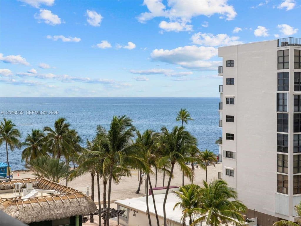 1+1 Condo — 322 Buchanan St APT 703