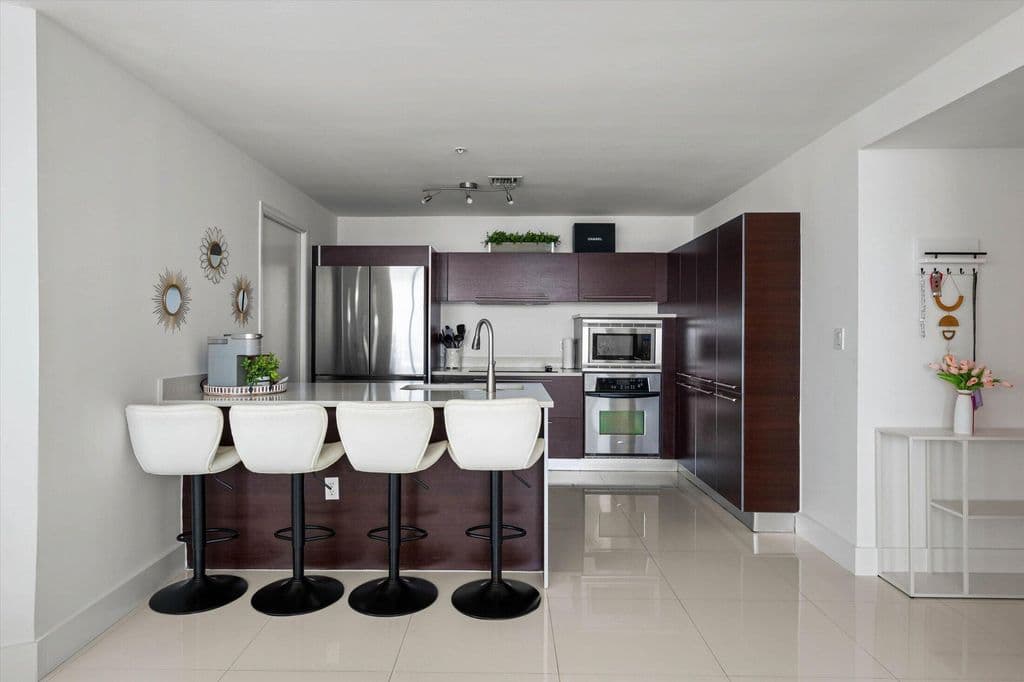 3-bedroom Condo — 1900 N Bayshore Drive #2312