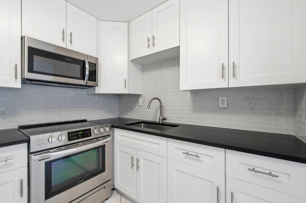 1+1 Condo — 249 Burgundy F