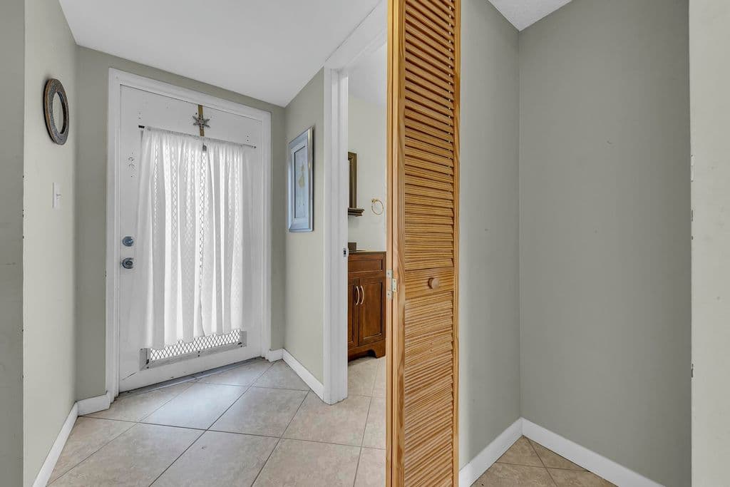 1-bedroom Condo — 9401 Sunrise Lakes Boulevard #311