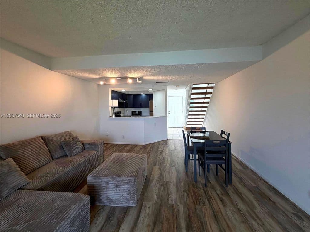 2-bedroom Condo — 5200 NW 31st Ave APT 217