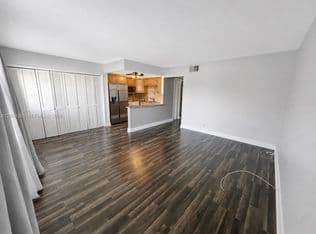 2-bedroom Condo — 4050 NE 12th Ter APT 11-1, Oakland Park, 33334