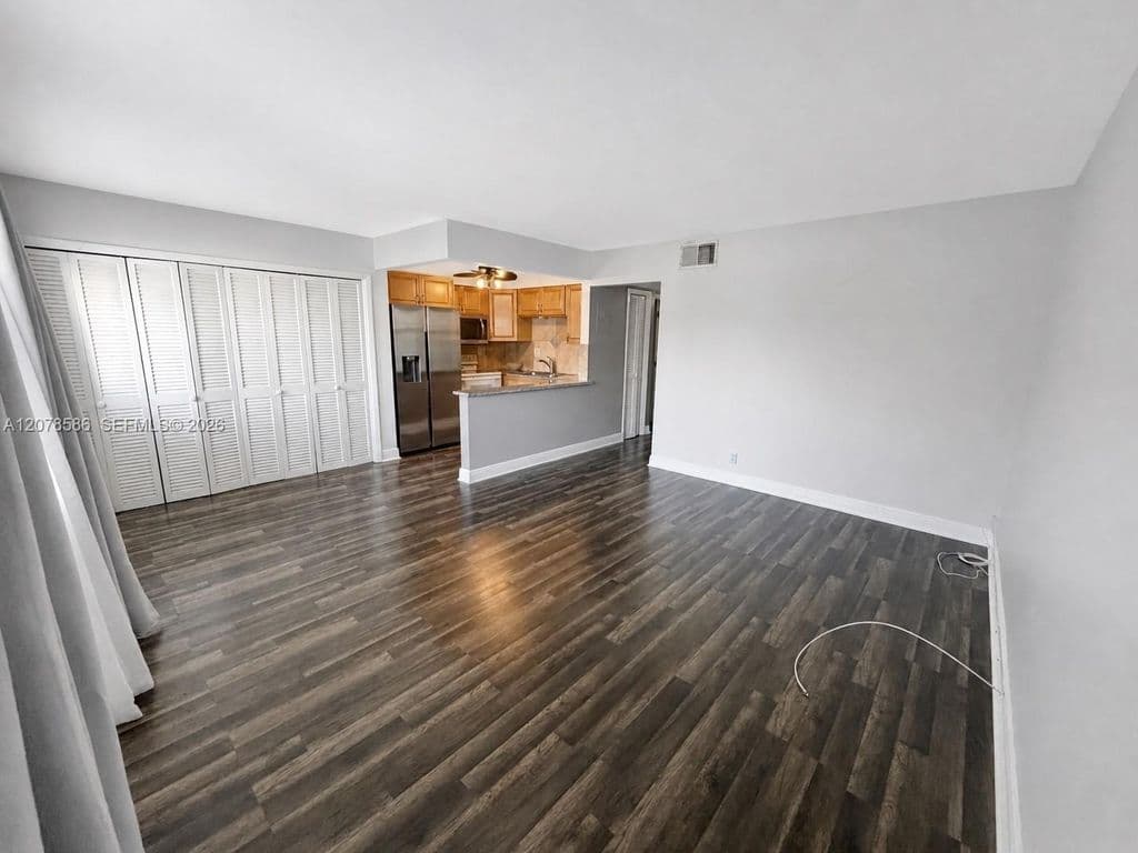 2-bedroom Condo — 4050 NE 12th Ter APT 11-1
