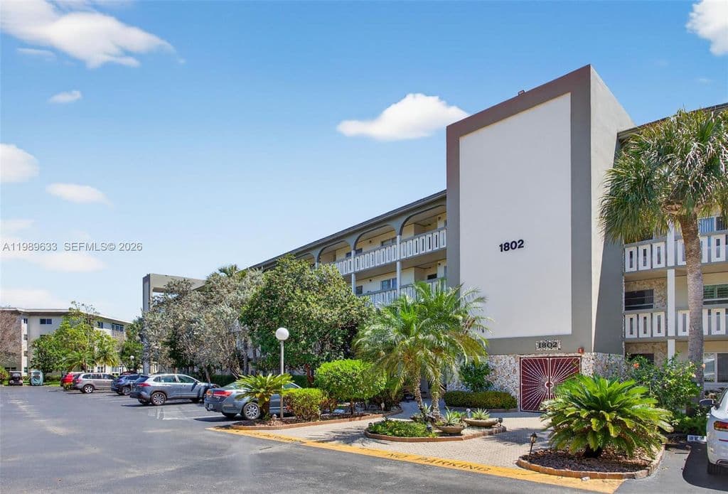 2-bedroom Condo — 1802 Eleuthera Point #C3