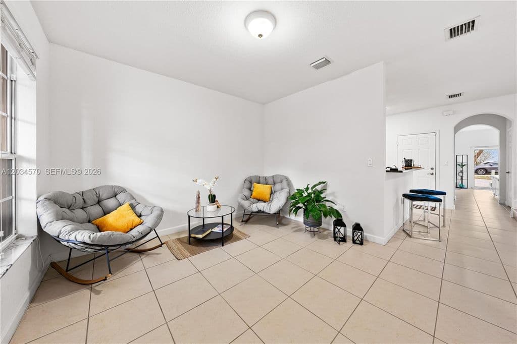 4-bedroom Property — 16958 SW 92nd St #16958