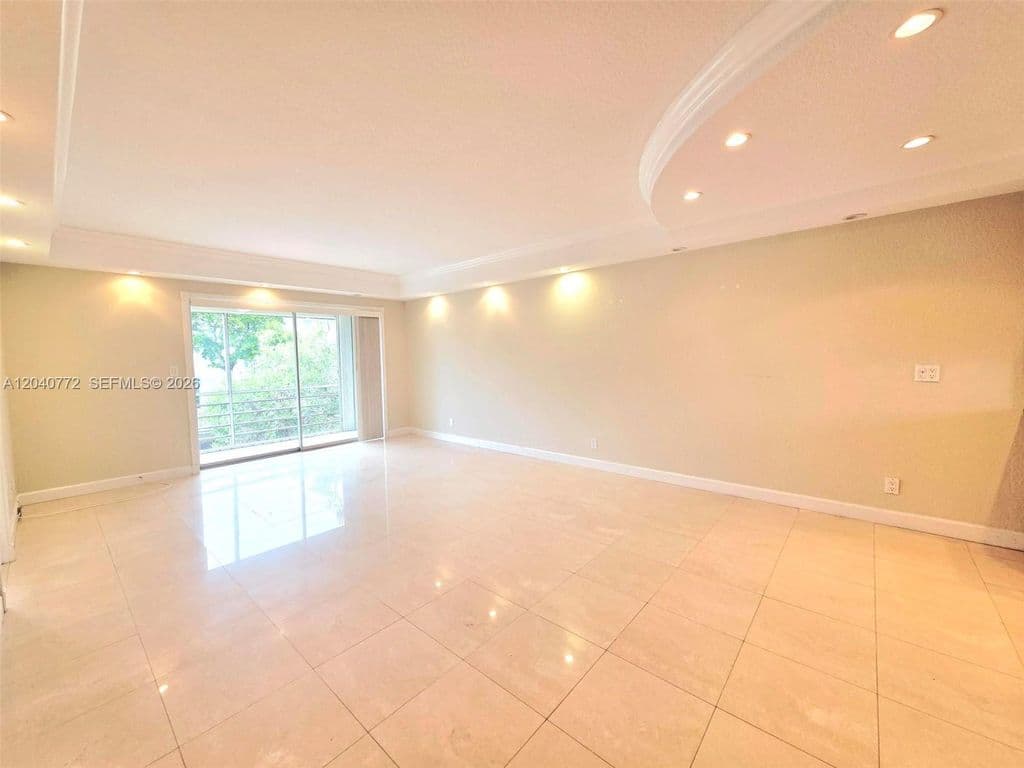 2+1 Condo — 1400 NE 57th Ct APT 202