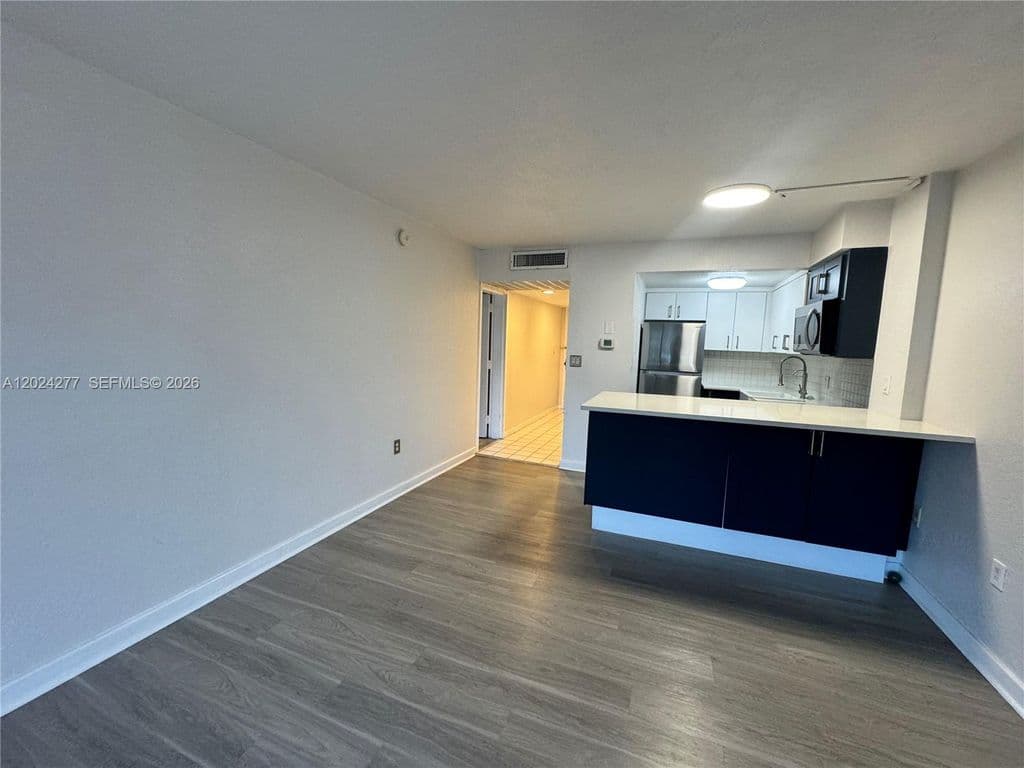 1-bedroom Condo — 1650 NE 115th St APT 609