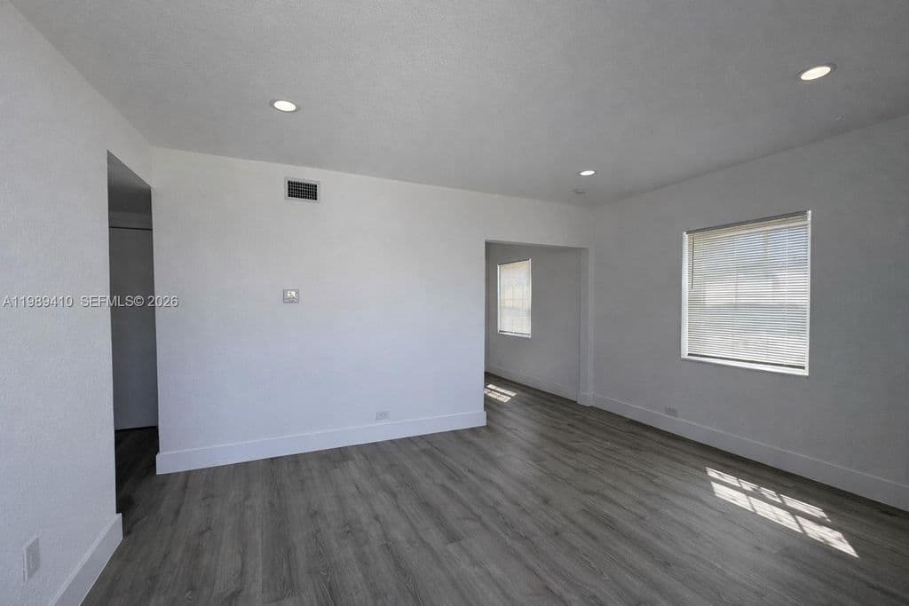 2+1 Müstakil ev — 2450 NW 157th St