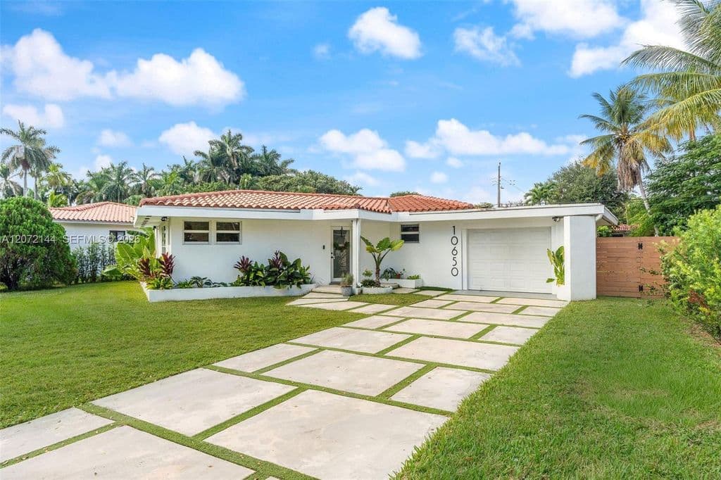 3+1 Müstakil ev — 10650 NE 11th Ct