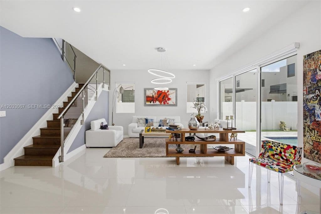 5+1 Müstakil ev — 7472 NW 100th Ave