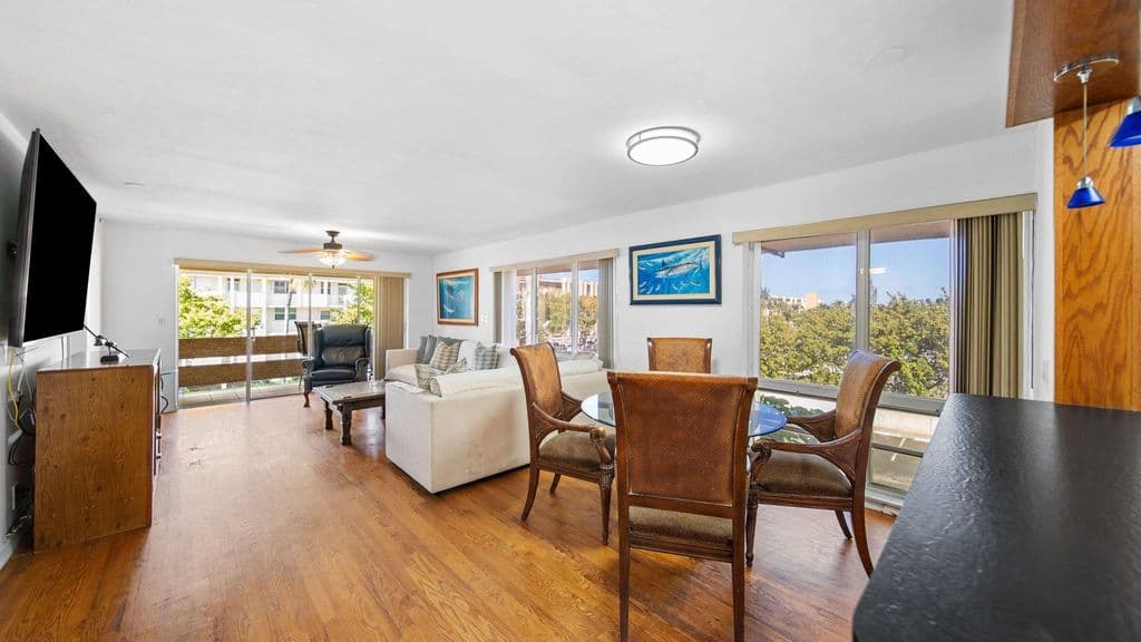 2+1 Condo — 1700 SE 15TH Street #302