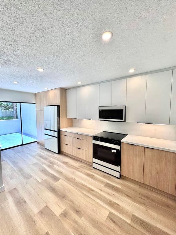 2-bedroom Single-Family Home — 21547 Altamira Avenue
