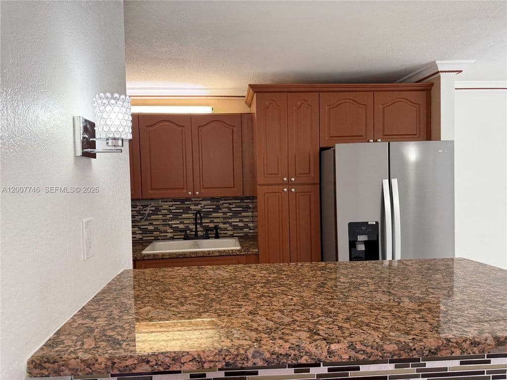 2-bedroom Condo — 1850 W 56th St APT 2404