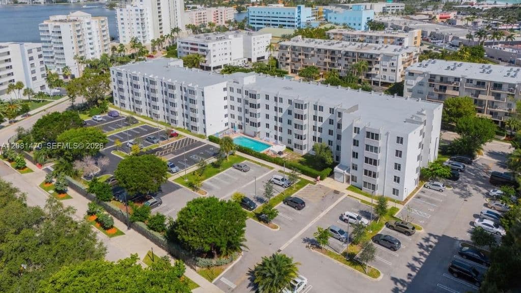 2-bedroom Condo — 250 180th Dr APT 158