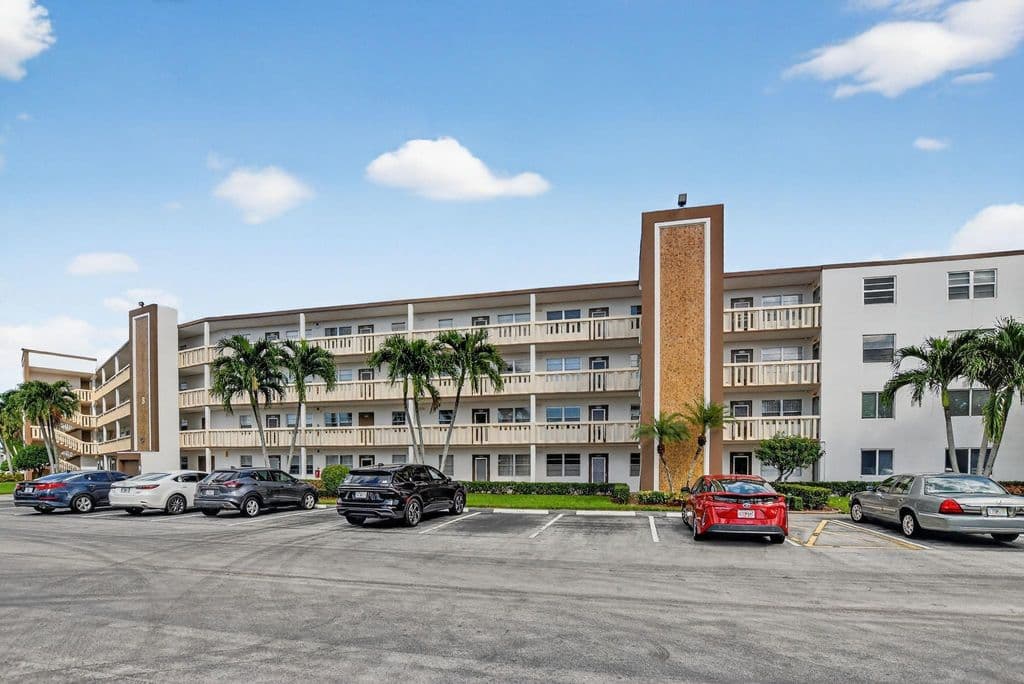 2-bedroom Condo — 3025 Guildford B #3025