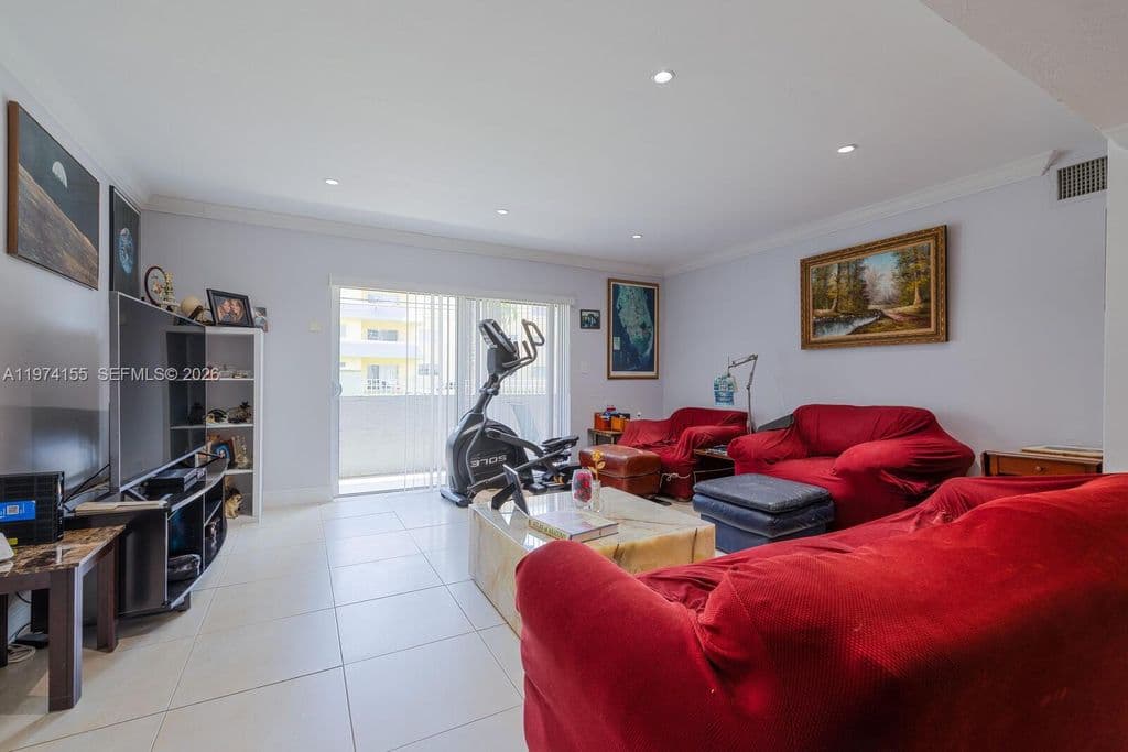 3+1 Condo — 7401 SW 82nd St APT 109S